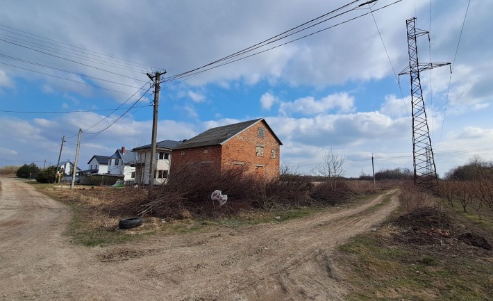 Продаж ділянки із незавершеним домом в Пустомитах - фото 1