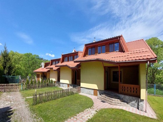 Продам котедж  Славсько, гараж, закрита територія, біля витягу г.Погар Славське