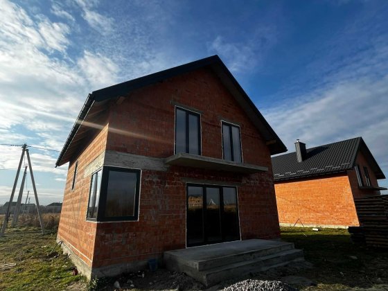 Продам будинок недалеко від центру Городок