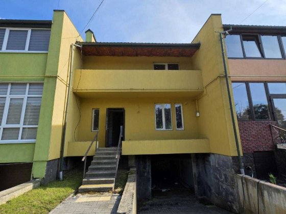 Продаж будинку, Конопниця Конопниця