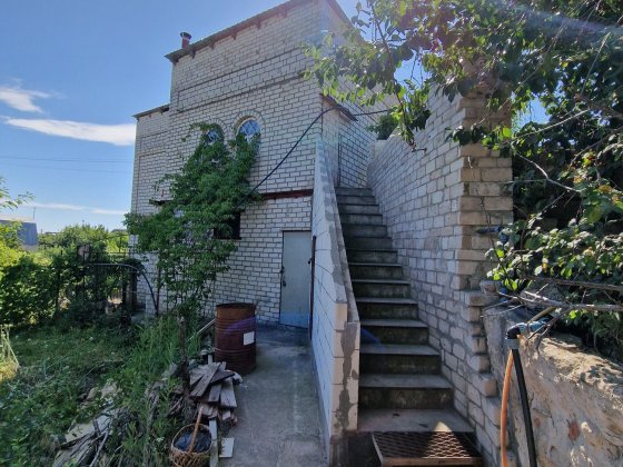Дача с домом недалеко от города