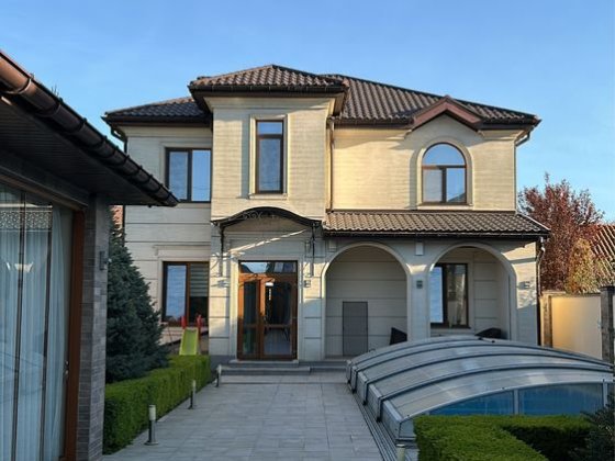Шикарный дом с бассейном Авангард
