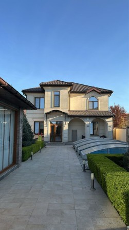 Шикарный дом с бассейном - фото 1