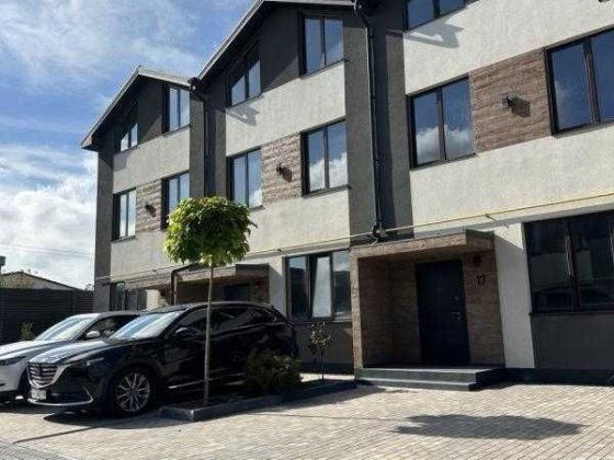 В продажу ТАУНХАУС з 2 власними парко місцями-Авангард Авангард