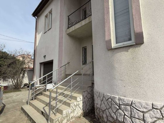 У продажу будинок в Царському селі-1, на вулиці Вишнева.