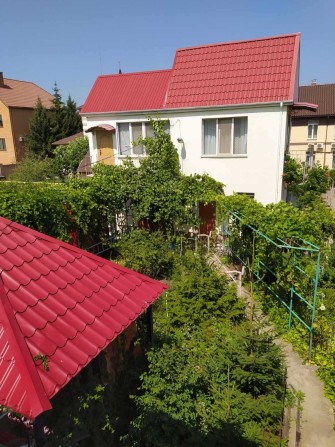 Продам дом 190 м², участок 10 соток + 2 гостевых дома - фото 1