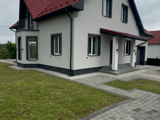 Будинок біля міста 2 поверхи
