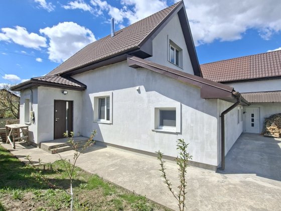 Продаж житлового будинку 220м². Ділянка 7сот.Котедж.Комунікації. Ремонт. Івано-Франківськ.Терміново Ивано-Франковск