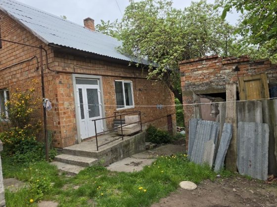 Земельна ділянка 10 с та два будинки. Любі державні програми Черновцы