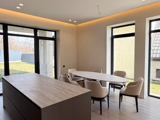 Продаж дизайнерського будинку в престижному районі міста Ужгород