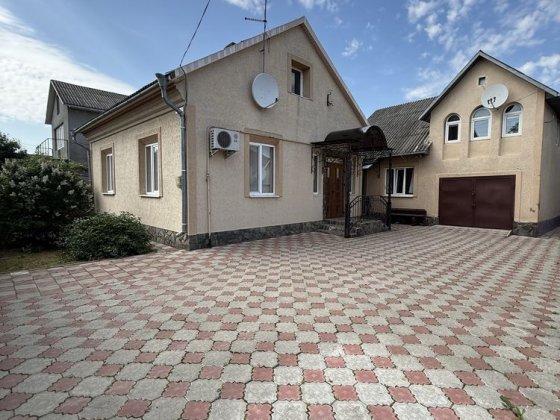 Продаж двох будинків в центрі Садгори Черновцы