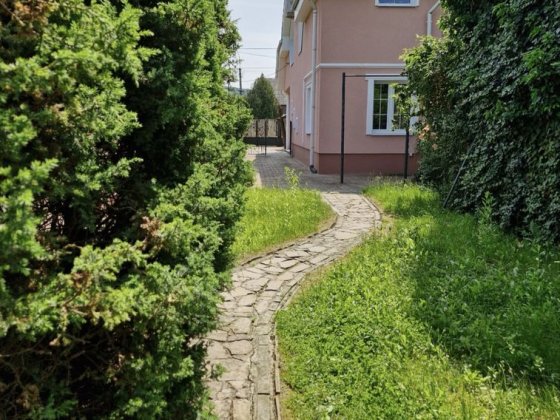 Продаж будинку близько центру Ужгорода