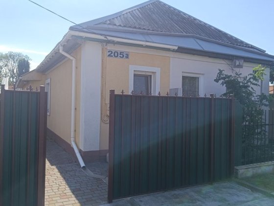 Частина будинку на казбеті. Окрема одиниця.