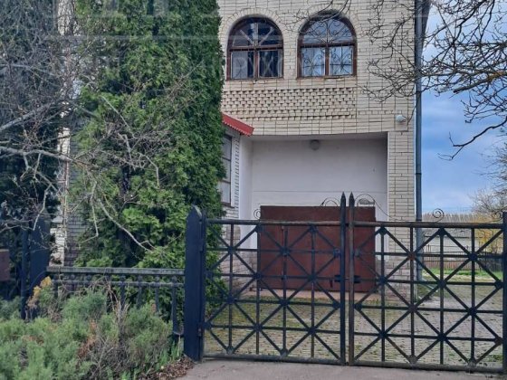 Продам добротний будинок Суми