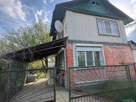 Доглянута дача з усіма зручностями