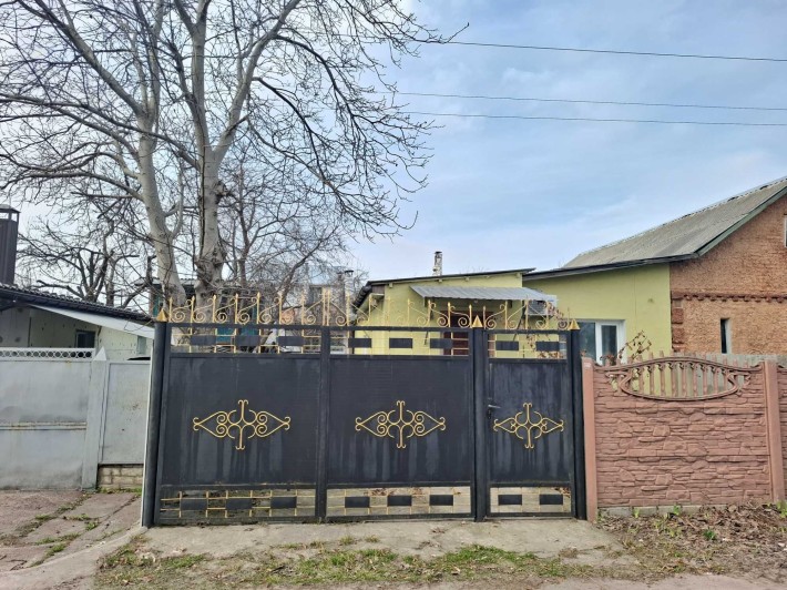 Частина будинку з окремим двором та зі зручностями.Масани. - фото 1