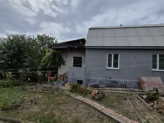 Окремий цегляний будинок на Бобровиці