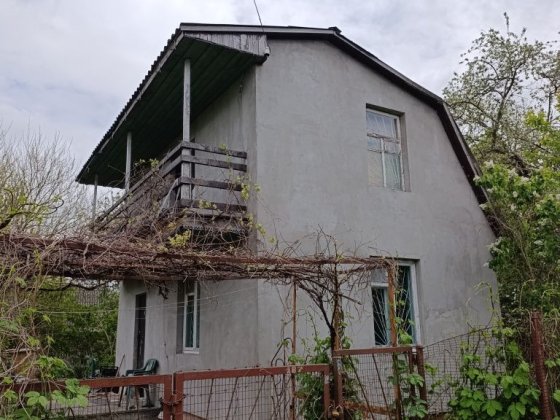 Дача поруч з лісом, міська межа !