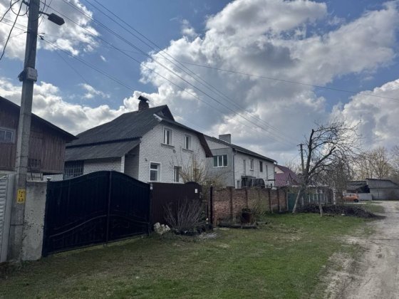 Продам чудовий будинок біля міста Чернігів