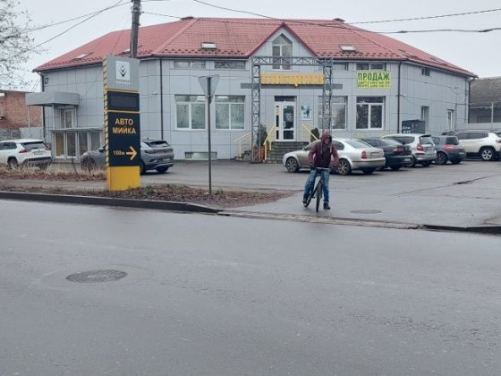 Продам 1/2 будинку з окремим двором по вул. Любецька