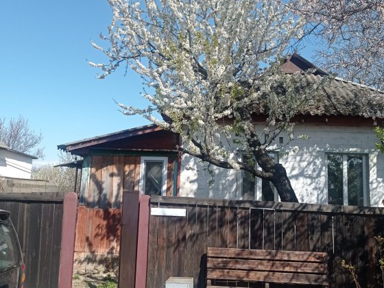 Окремо розташований будинок. 5сот. землі, є-ВІДНОВЛЕННЯ . Чернигов
