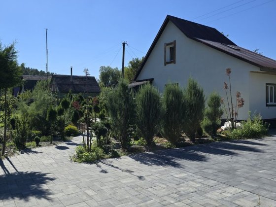 Велика ділянка з 2-ма будинками, з власним озером . СТ Авангард Чернігів