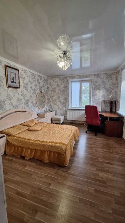 Дом на участке 15 соток  с газовым отоплением в  Великодолинском. - фото 1