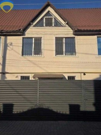 Продам триповерховий Таунхаус з  ремонтом в Лиманці - фото 1