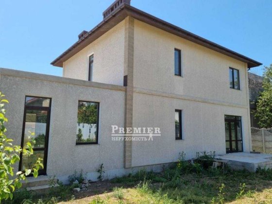 У продажу будинок біля озера з гаражем Молодіжне