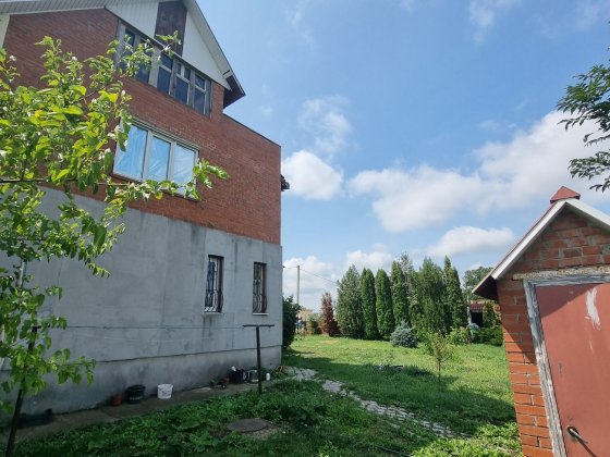 Супрунівка. Добротний, окремий , цегляний будинок, з торговим приміщен Супруновка