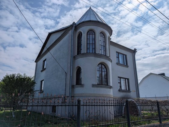 Продаж великого двохповерхового будинку: основний будинок 292 м² + літній будинок 82 м² Костополь