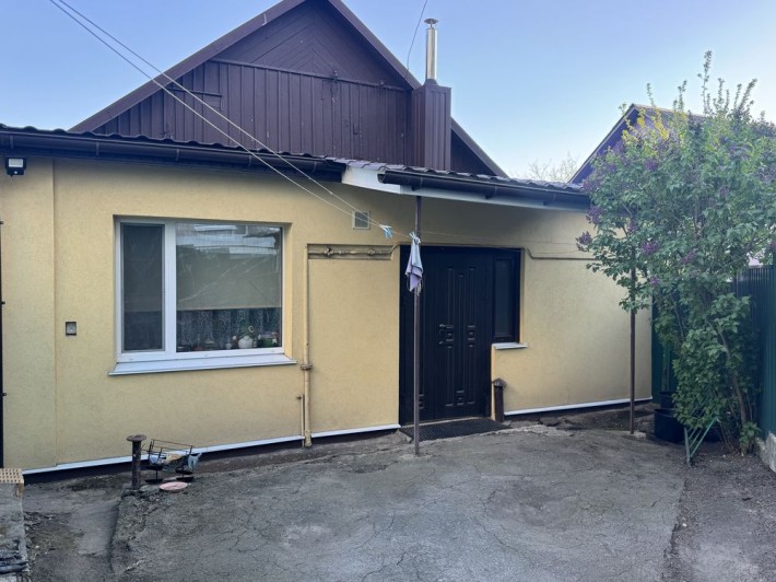 Будинок з подвірʼям та гаражем - фото 1