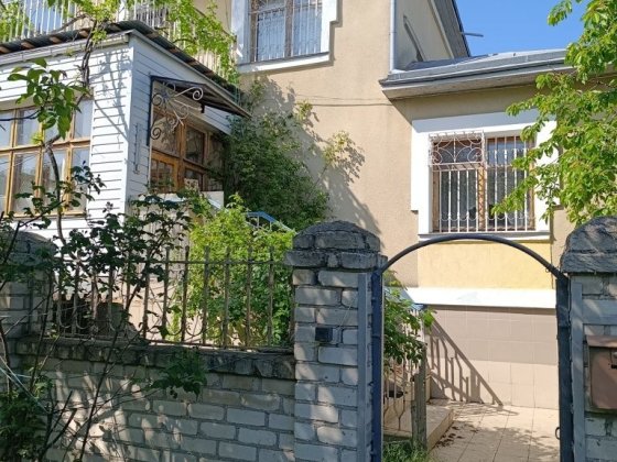 Срочная продажа добротного двухэтажного дома в живописном месте у реки в Варваровка.
