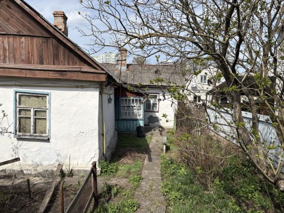 Продам частину будинку з окремим двором і ділянкою 6,2 сот Житомир