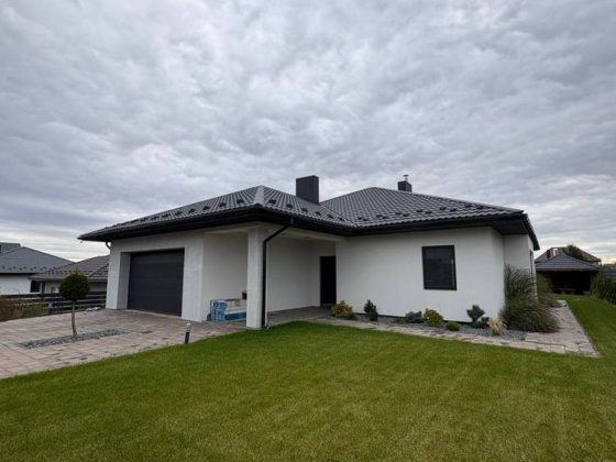 р Будинок 2024 року з басейном, каміном і гаражем на 2 авто Белая Криница