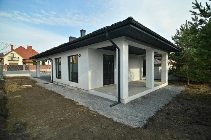 Продаж будинку з ділянкою на 10 сот 123 кв. м, на вул. Пересопницька - фото 1