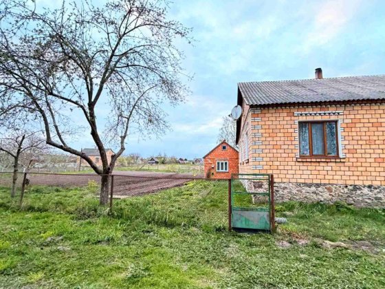 Хороший будинок з земельною ділянкою біля Дубровиці Дубровица