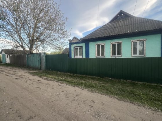 Продам Будинок з усіма зручностями + гараж | вул. Польова, житловий стан. Бурынь