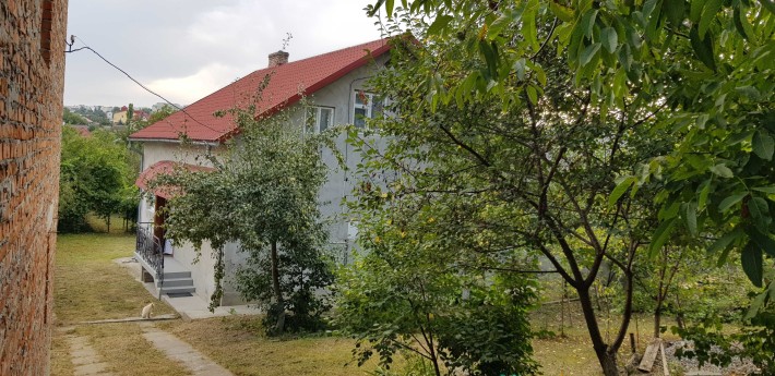 Будинок з гаражем в центрі міста - фото 1