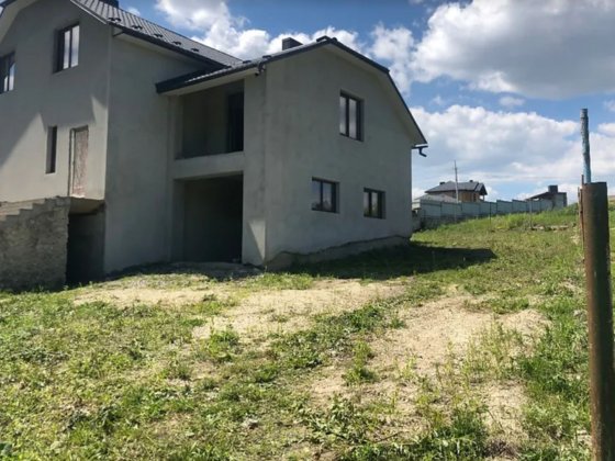 Продаж 2 поверхового будинку з садом і ділянкою на 6.01 сотки Байківці