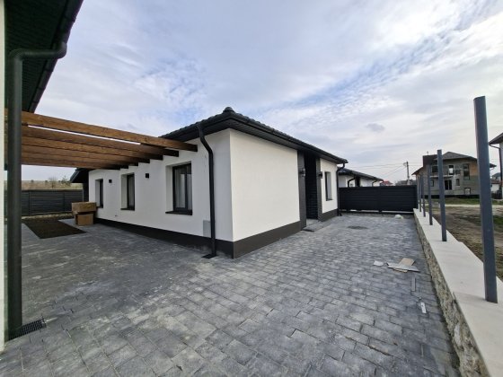 Продаж окремостоячого котеджу з дизайнерським ремонтом с.Біла