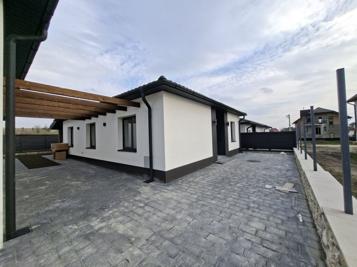 Продаж окремостоячого котеджу з дизайнерським ремонтом с.Біла - фото 1