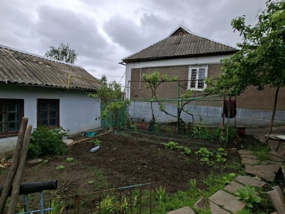 Продам півбудинку  район заводу Дизельмаш,центрального ринку. Первомайск
