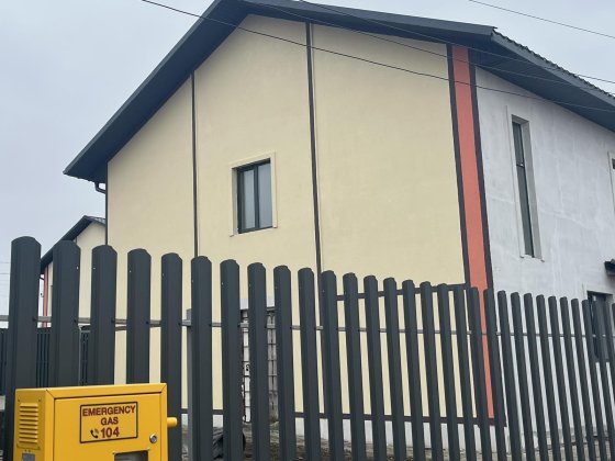 Продам котедж з земельною ділянкою Лісові Гринівці