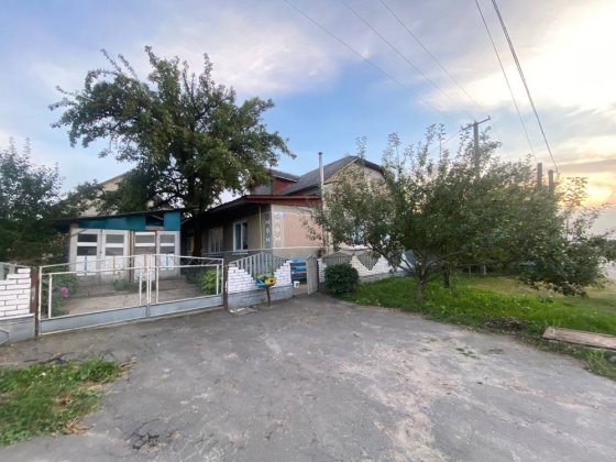 Продам цегляний будинок Волочиск