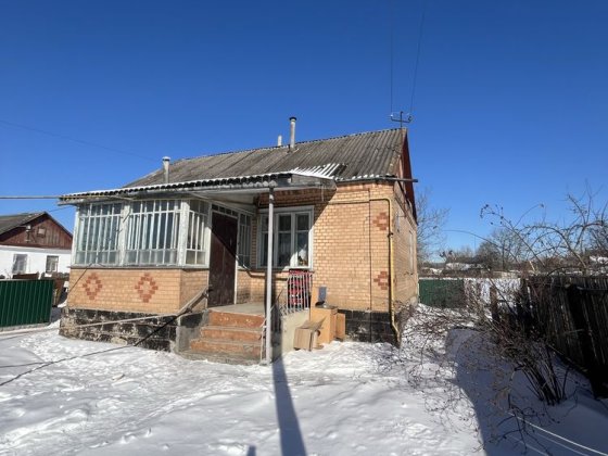Продається дім із земельною ділянкою. +380671578007 Полонное