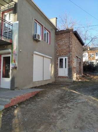 Приміщення під магазин салон кавярню офіс в центрі.-дача-0.15 га. - фото 1