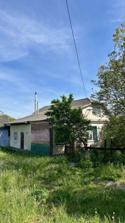 Добротний будинок біля міста - фото 1