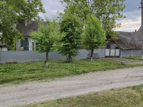 Продам будинок +10 соток землі Довжок
