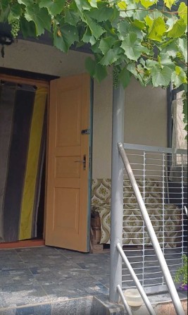 2-х поверховий доглянутий будинок. МОЖНА проживати ЦІЛИЙ РІК. До річки Десна - ВСЬОГО - 50  метрів   - фото 1